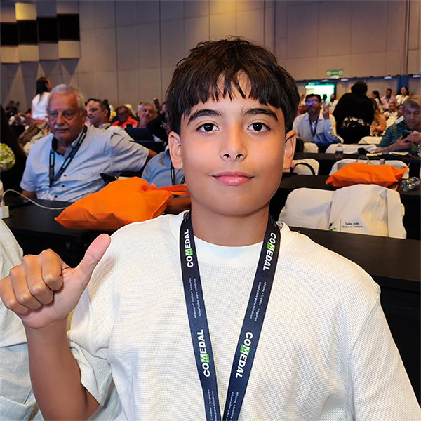 Emmanuel Cuartas, el niño de 13 años que inspira a toda una generación en el cooperativismo