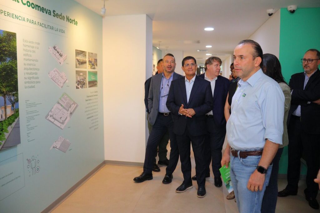 El Centro Empresarial Coomeva Sede Norte recibió la visita del alcalde Alejandro Eder